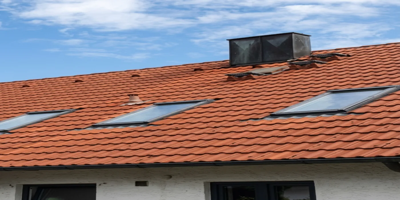 Démoussage d'une toiture en tuiles mécaniques — après intervention